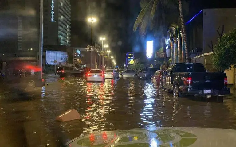 Heavy rains in Mazatlán leave neighborhoods flooded, families affected ...