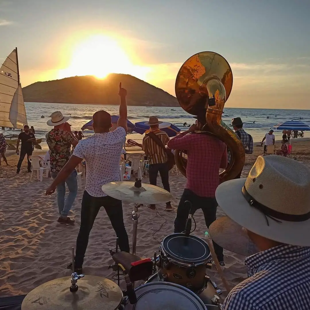 Tourists enjoy music on the seashores of Mazatlan, following new music  hours set by city - The Mazatlan Post