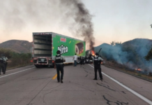 Sinaloa: armed subjects set fire to a truck and block the Mazatlan-Tepic highway