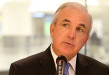 A congressman from Florida urged U.S. authorities to revoke visas of Morena legislators who publicly backed Raúl Castro