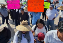 Beach Vendors Protest Commercial “Piracy” in Mazatlán; Government to Analyze the Problem