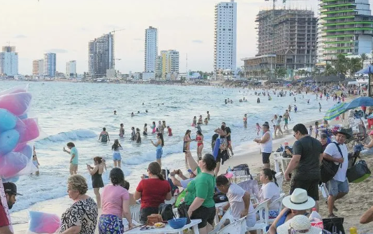 Sinaloa strengthens beach and hotel inspections.